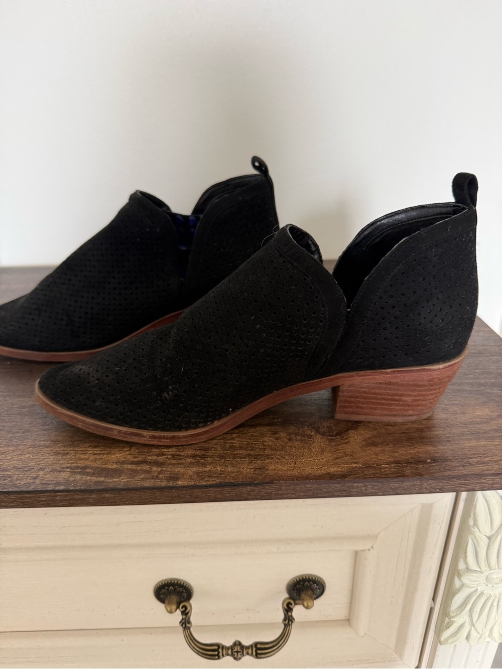Lucky Brand Black Perforated Suede V-Cut Ankle Booties 9 - Picture 3 of 6